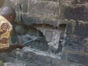 Tin tức - Cậu bé bị kẹt 3 ngày như con thạch sùng trong khe tường, người đi đường vẫn thờ ơ