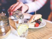 Sức khỏe - 5 thói quen tưởng vô hại mà cực kỳ nguy hiểm cần tránh