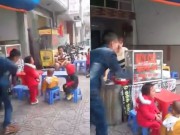 Tin tức - Lộ video ông bố địu con nhặt rác dùng thắt lưng đánh con dã man trước quán ăn