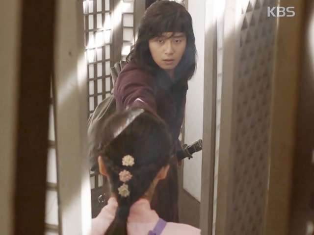 Hwarang tập 3: Truy lùng kẻ giết bạn thân, Park Seo Joon rơi vào cảnh không ngờ