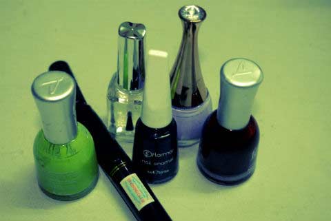 Tự vẽ nail pháo hoa cho tiệc năm mới - 1