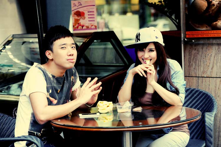 Vy Oanh và Trấn Thành chính thứ trở thành MC Cặp đôi hoàn hảo.