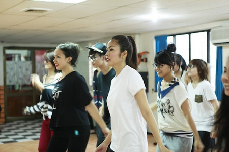 Tăng Thanh Hà táo bạo cởi áo... tắm tiên - 4