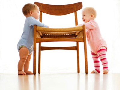 Tập cho con khỏi dáng đi vòng kiềng - 1