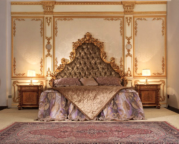 Còn đây là phòng ngủ theo kiểu Nữ hoàng, nội thất đắt tiền và tinh tế tới từng chi tiết.