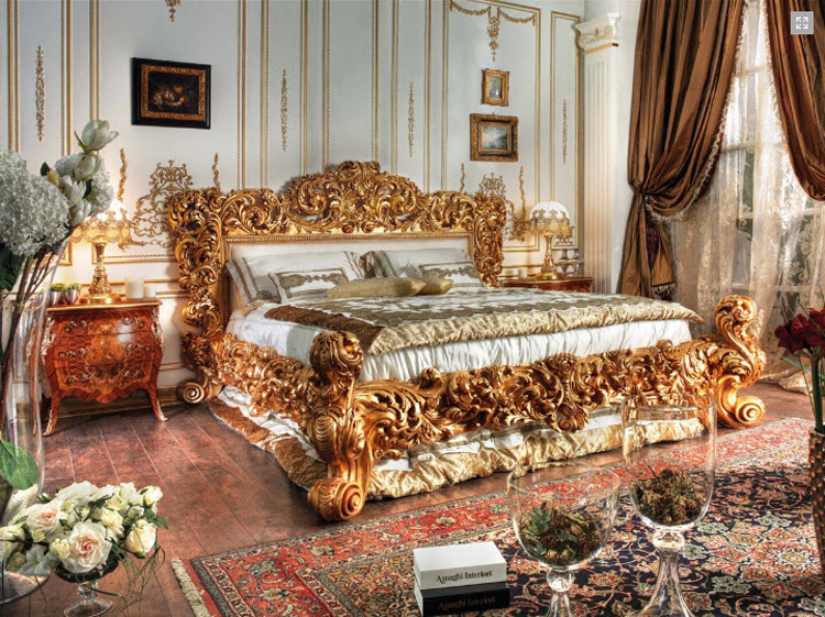 Với những ai yêu sự bóng bẩy, lộng lẫy, huy hoàng thì chiếc giường mạ vàng này quả là chốn thiên đường.