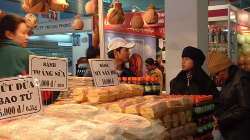 Không để thiếu hàng Tết, sốt giá - 1