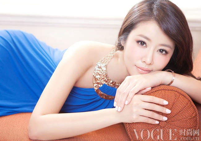  Xuất hiện trên trang  bìa của tạp chí Vogue, Lâm Tâm Như khiến khán giả không khỏi ngỡ nàng vì nét thanh xuân của cô.