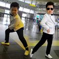 Làng sao - Psy "nhí" nhảy ngựa tại sân bay Nội Bài