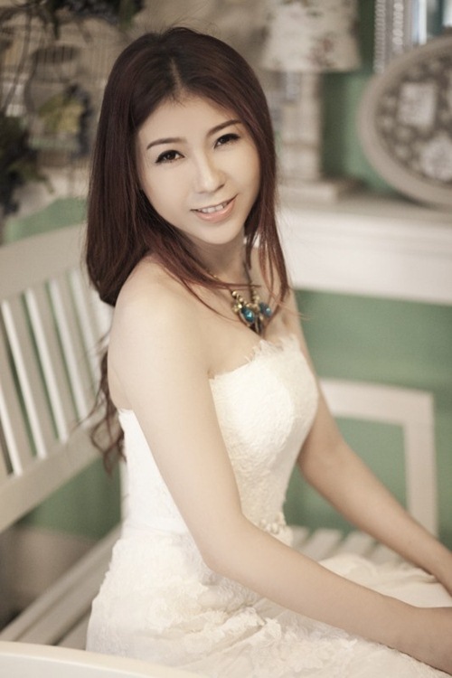 Thủy Đặng đẹp mơ màng khi thành cô dâu - 10