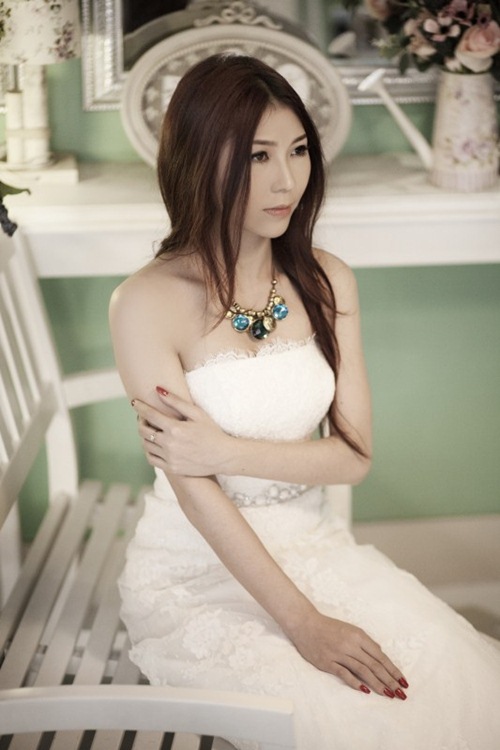 Thủy Đặng đẹp mơ màng khi thành cô dâu - 11