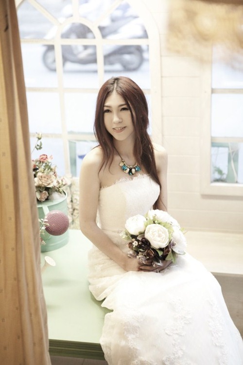 Thủy Đặng đẹp mơ màng khi thành cô dâu - 3