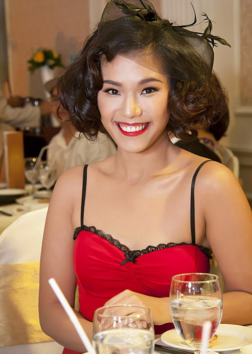 3 mỹ nhân hóa #039;bà già#039; vì xoăn ngắn - 1