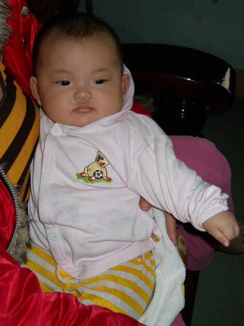 Rộ tin đồn trẻ 3 tháng tuổi biết nói - 1