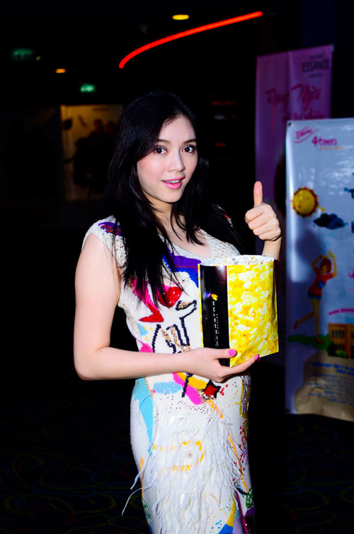 Lý Nhã Kỳ mời fan xem Mùa hè lạnh - 5