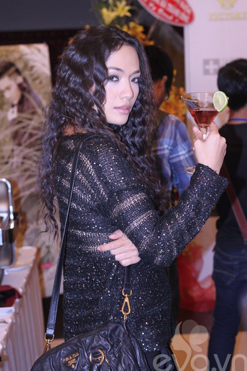 Dương Yến Ngọc dáng quot;ngầuquot; mừng Quang Hà - 9