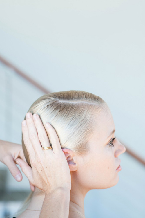 2 mẫu tóc búi thanh lịch cho nữ công sở - 13