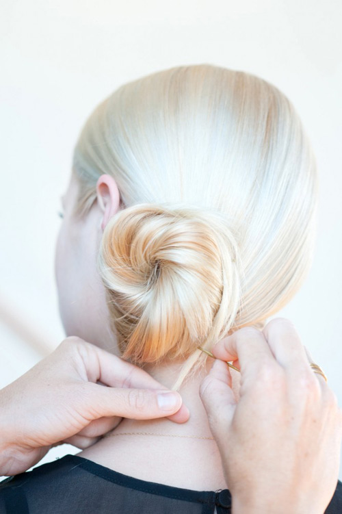 2 mẫu tóc búi thanh lịch cho nữ công sở - 16