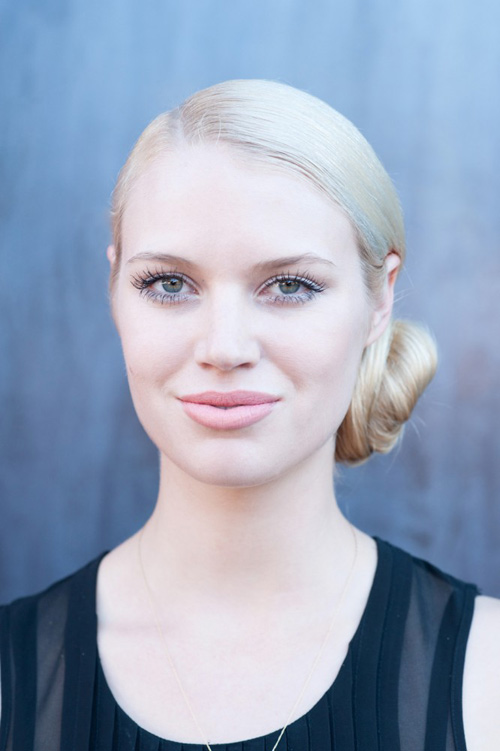 2 mẫu tóc búi thanh lịch cho nữ công sở - 18