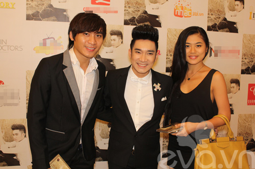 Dương Yến Ngọc dáng quot;ngầuquot; mừng Quang Hà - 18