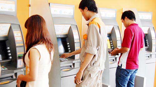 Gần Tết lại lo ATM không nhả tiền - 1