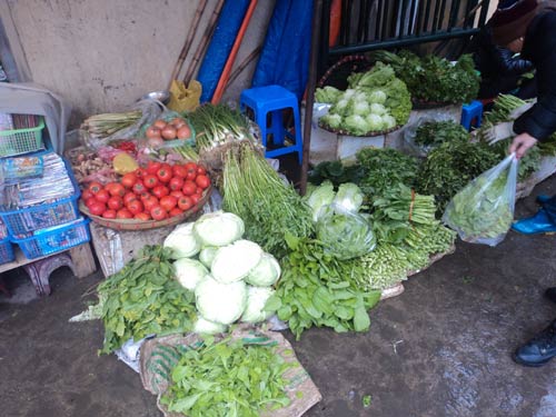 Giá rau quot;ngất ngưởngquot; cùng mưa rét - 1