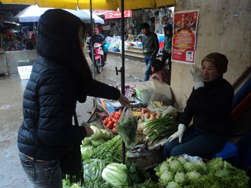 Giá rau quot;ngất ngưởngquot; cùng mưa rét - 3