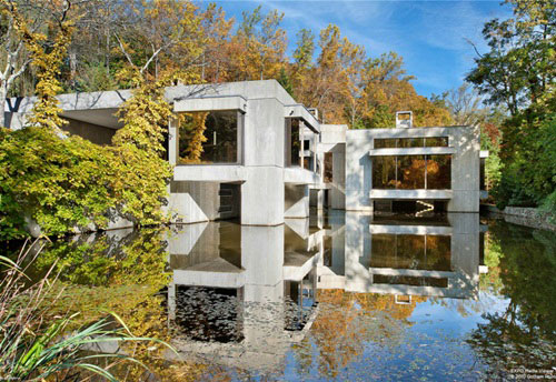 Cơ ngơi 30 triệu USD xây giữa hồ nước - 2