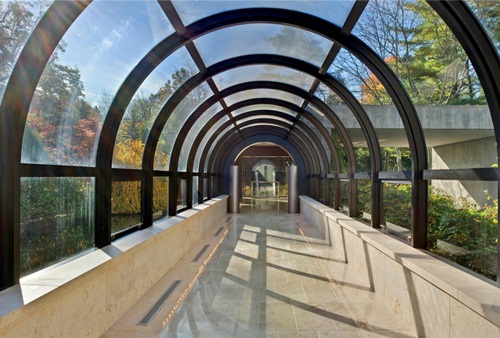 Cơ ngơi 30 triệu USD xây giữa hồ nước - 4