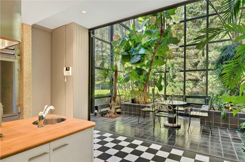 Cơ ngơi 30 triệu USD xây giữa hồ nước - 6