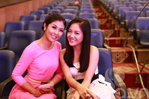 Ngọc Hân rạng rỡ bên Văn Mai Hương - 2