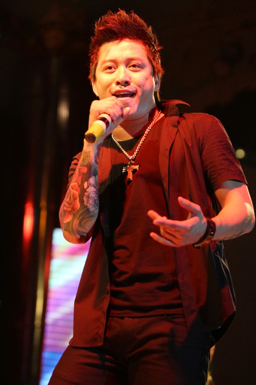 Lệ Quyên đắm say cùng Tuấn Hưng trên sân khấu - 5