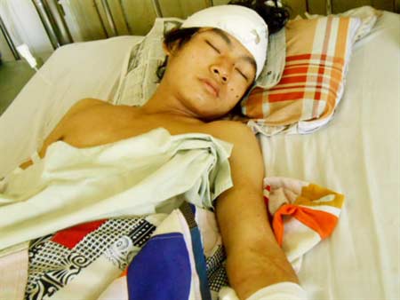 Tên cướp tuổi teen đột nhập truy sát chủ tiệm vàng - 2