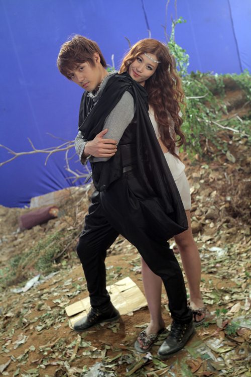 Đông Nhi lại hôn say đắm người yêu - 2