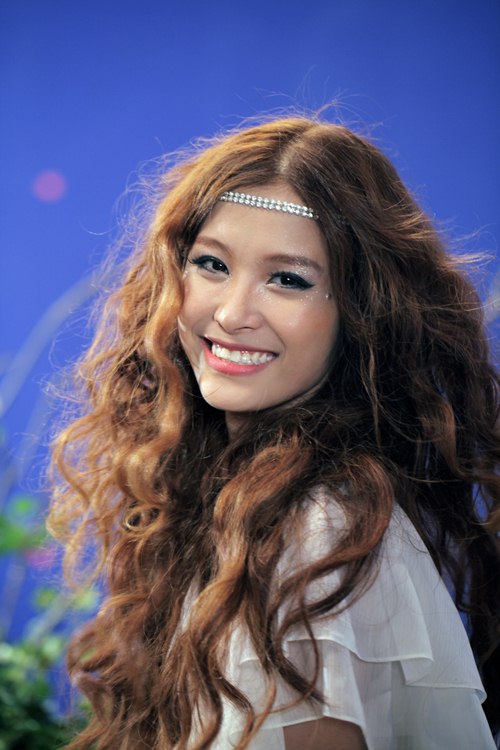 Đông Nhi lại hôn say đắm người yêu - 11