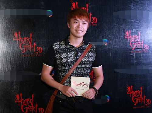 Andrea khoe lưng trần trắng nõn - 12