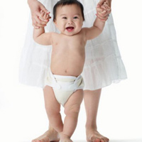 Luyện cơ chân cho bé nhanh biết đi