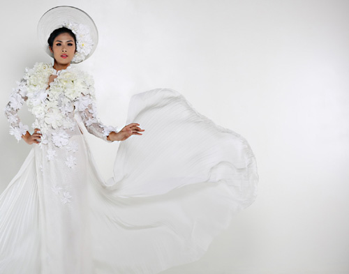 Ngọc Hân tươi mới diện áo dài trắng - 11
