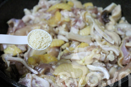 Tết đãi khách món giò gà xào nấm - 5