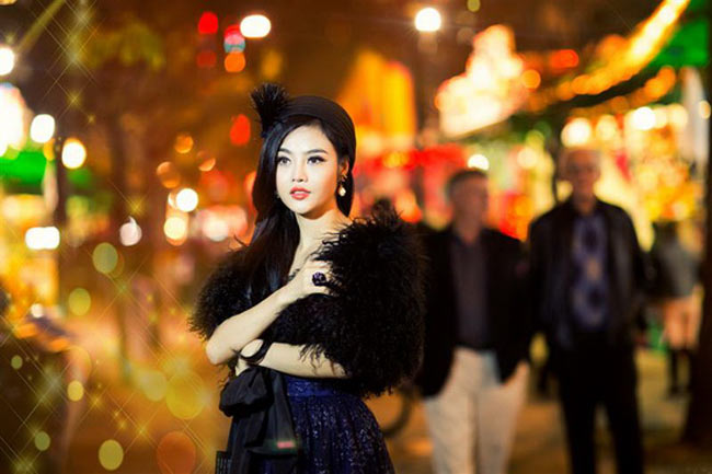 Phong cách thời trang quý phái khiến Julia Hồ hiện lên như một tiểu thư đài các.