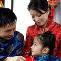 Eva tám - Chồng mang tiền lì xì của con đánh bạc
