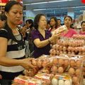Mua sắm - Giá cả - Giá trứng gia cầm giảm mạnh