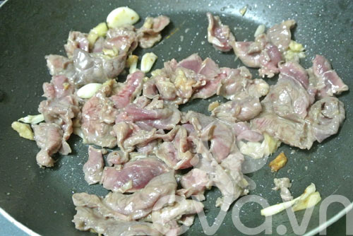 Ngon cơm với rau cần xào thịt bò - 5