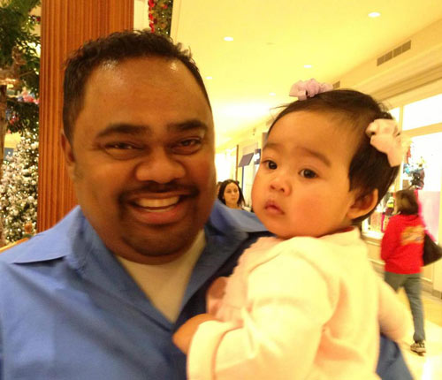 Dũng Taylor hôn Thu Phương trước mặt bố mẹ - 2