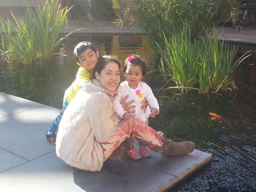 Dũng Taylor hôn Thu Phương trước mặt bố mẹ - 3