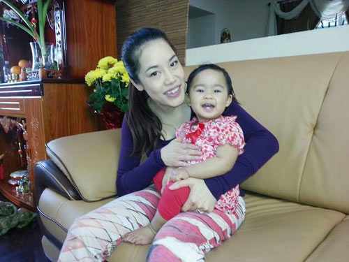 Dũng Taylor hôn Thu Phương trước mặt bố mẹ - 5