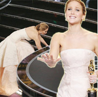 Nữ diễn viên xuất sắc vồ ếch khi nhận giải