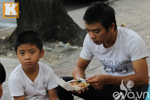 Trẻ #039;chạy sô#039; luyện thi vào lớp 1 - 2