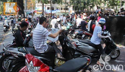 Trẻ #039;chạy sô#039; luyện thi vào lớp 1 - 9