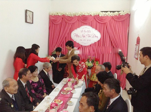 Giáo sư Xoay bảnh bao trong lễ ăn hỏi - 1
